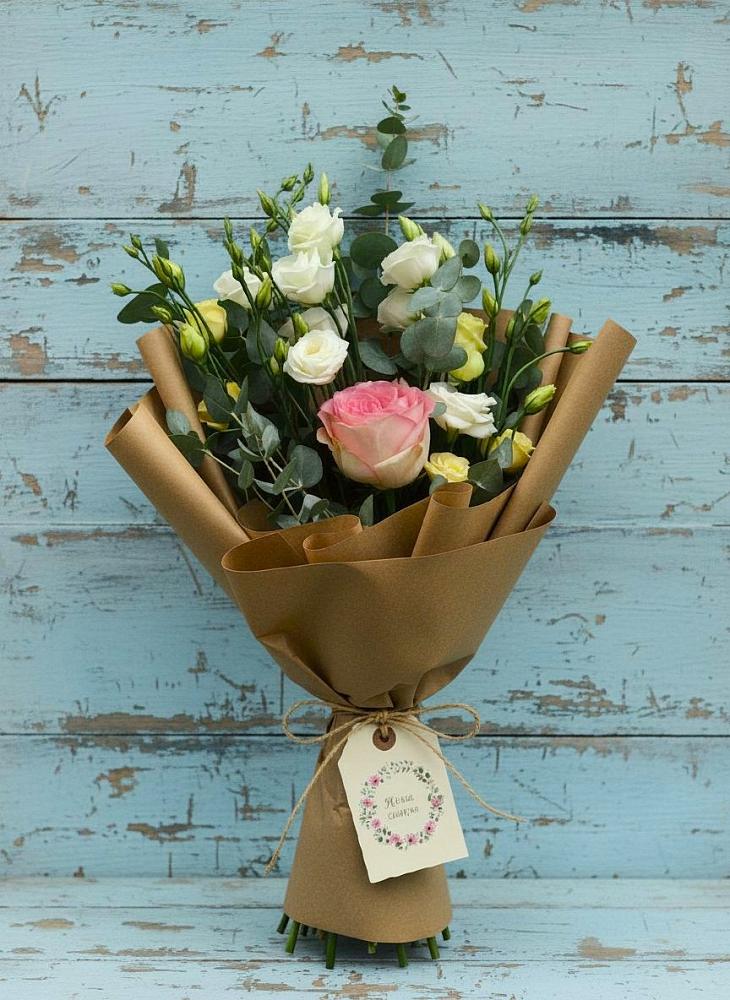 Букет цветов из: Розы и Лизиантусы в Боковской