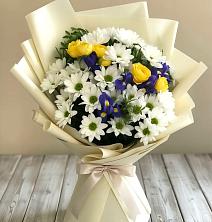 Букет цветов из:  Ирисы, Хризантемы и Розы в Боковской