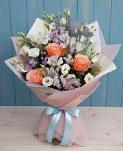 Букет цветов из:  Лизиантусы, Розы, Альстромерии и Гипсофила в Боковской