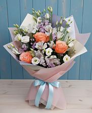 Букет цветов из:  Лизиантусы, Розы, Альстромерии и Гипсофила в Боковской