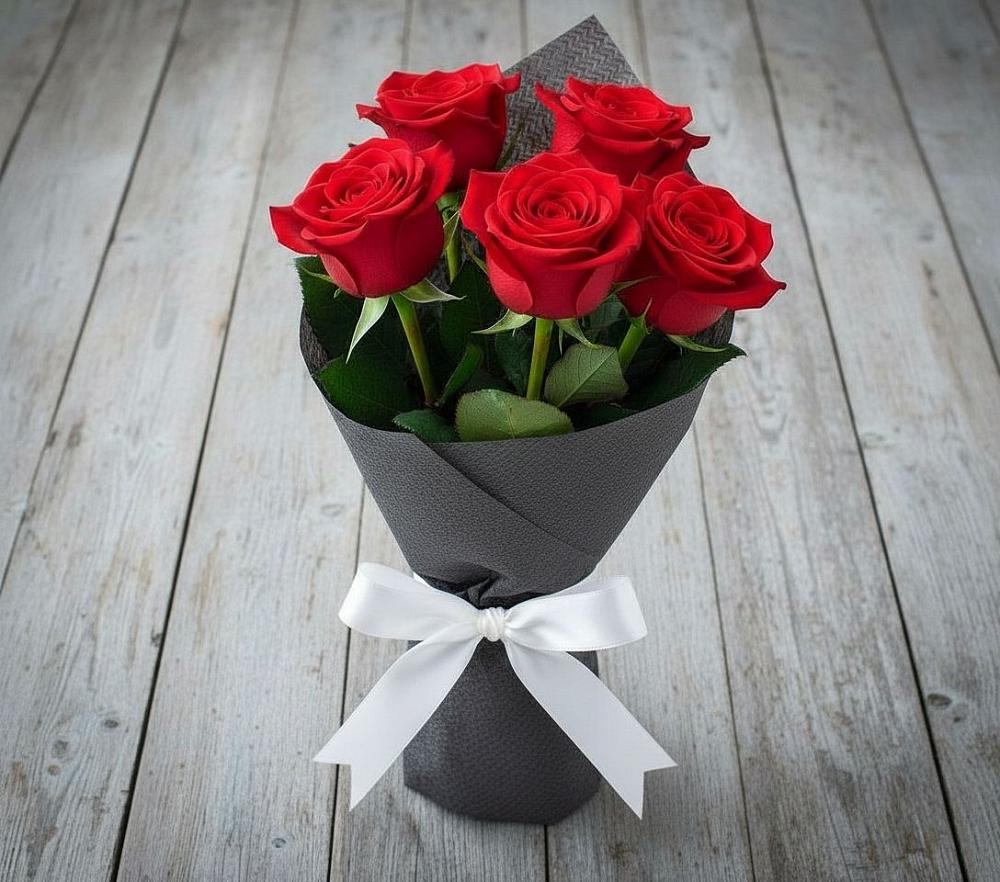 Букет 5 Красных роз Эдлесс Лав в Боковской