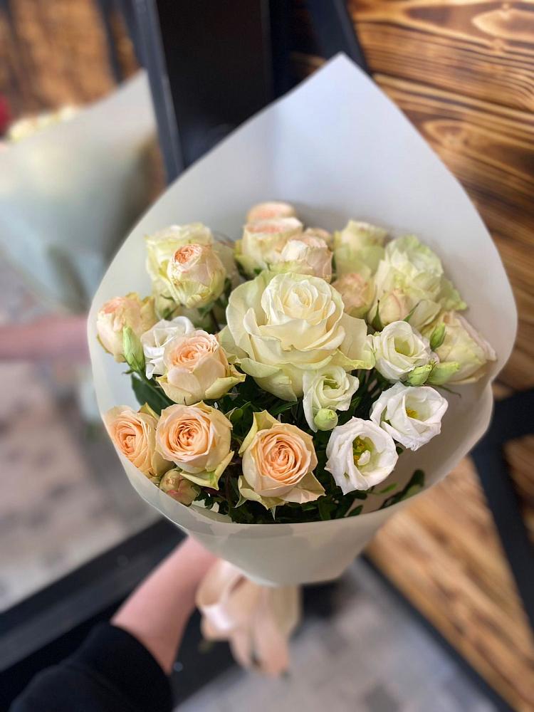 Букет цветов из: Розы и Лизиантусы в Боковской